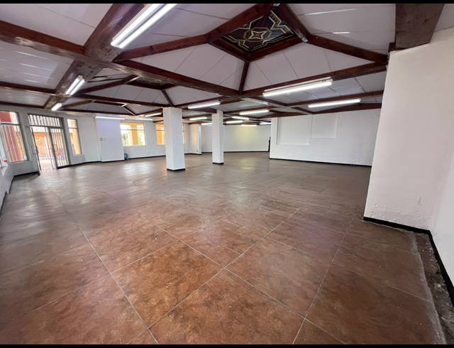 300M² WAREHOUSE TO LET IN ROOIHUISKRAAL